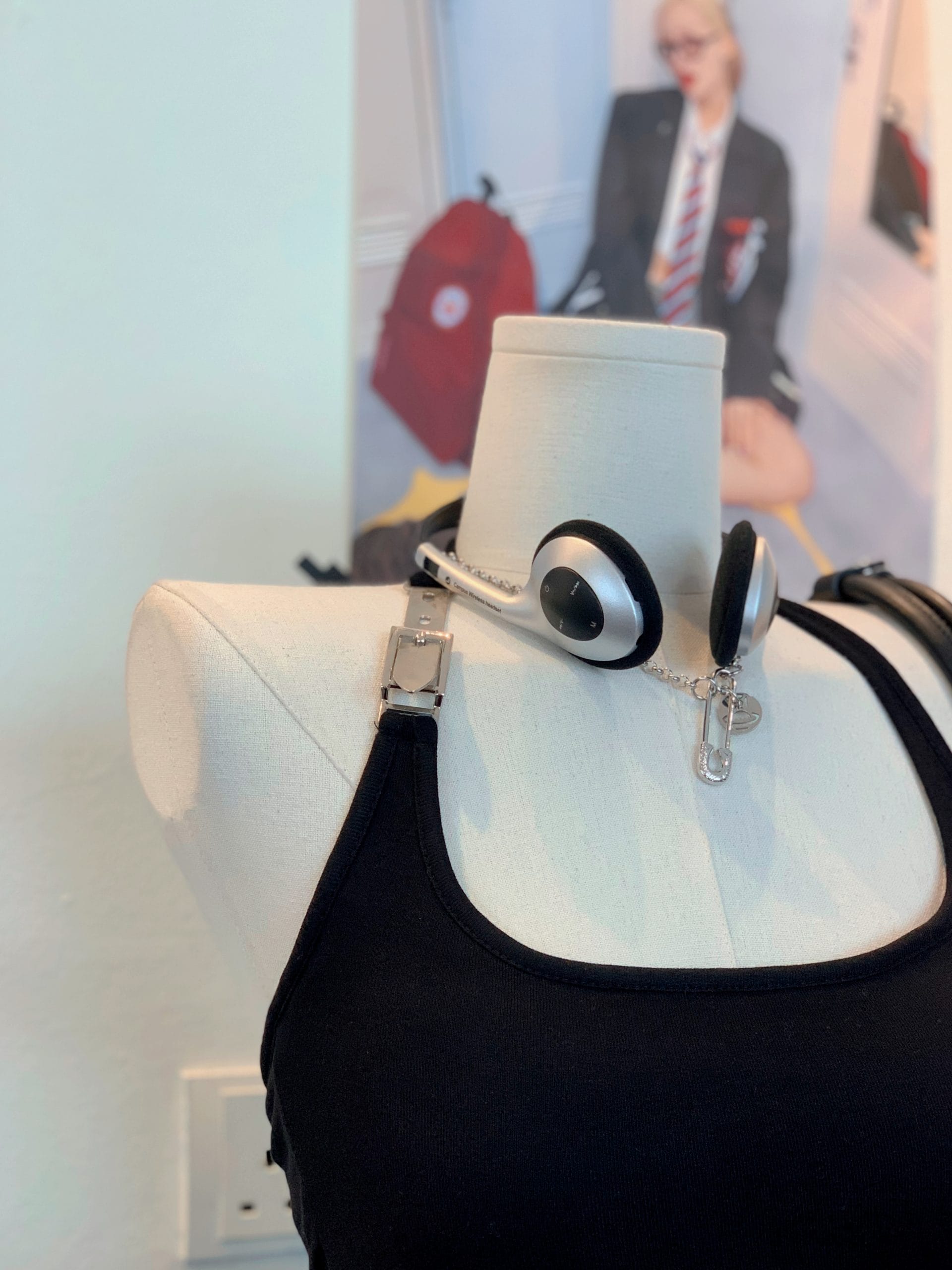 Alternative view of 111921 WU8293 金属挂脖背心