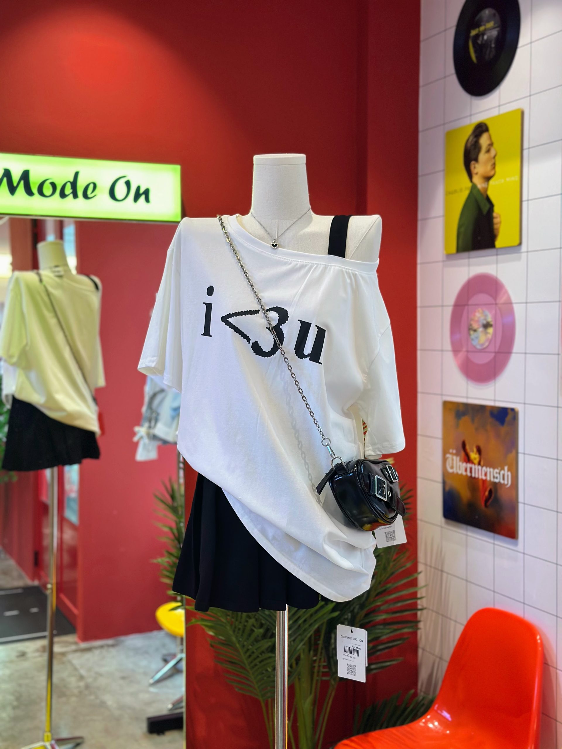 Alternative view of 112425 970I<U斜肩短袖