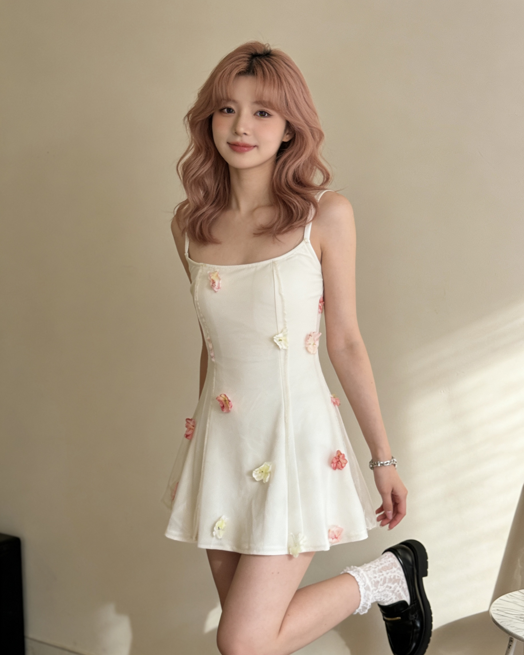 602877 68677 杏色短款连身裙