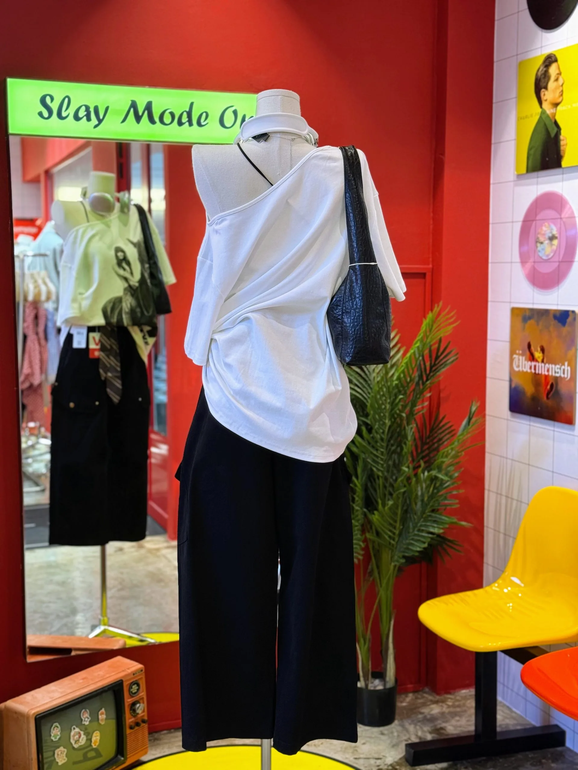 Alternative view of 113401 5137 斜肩大tee